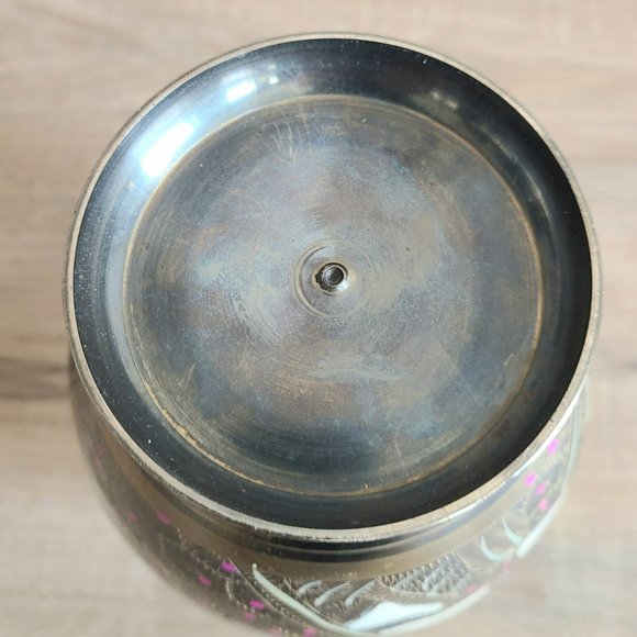 Indian brass etched and enamel vase with man and woman image and floral design. - Picture 8 of 8